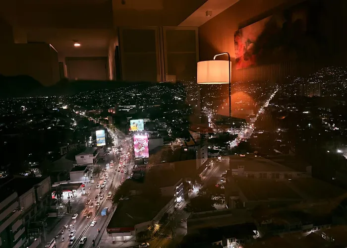 The Plush Queen 2136 Arc Towers * セブ市